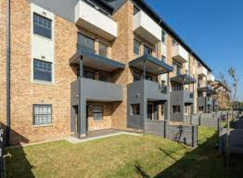 Upper Level 2 Bed 2 Bath Unit In Theresapark