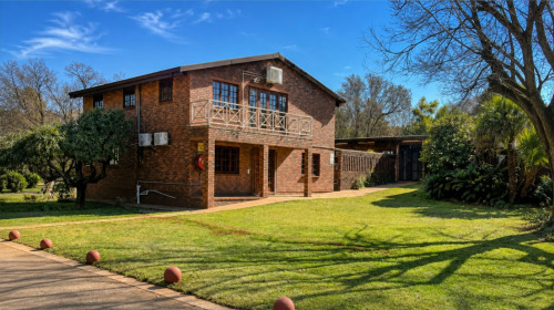Commercial Offices On Expansive 1 Hectare Stand | On Auction