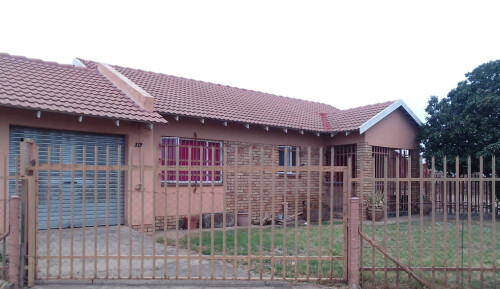 3 Bedroom Home - Swartruggens 