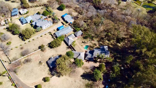 5 Bedroom Home & 3 Rentable Flats On Auction In Kameeldrift