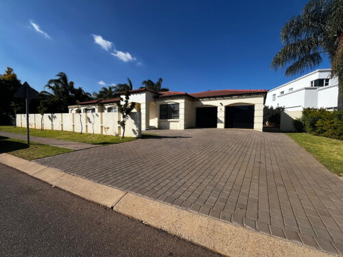 3 Bedroom Family Home In Woodhill Golf Estate