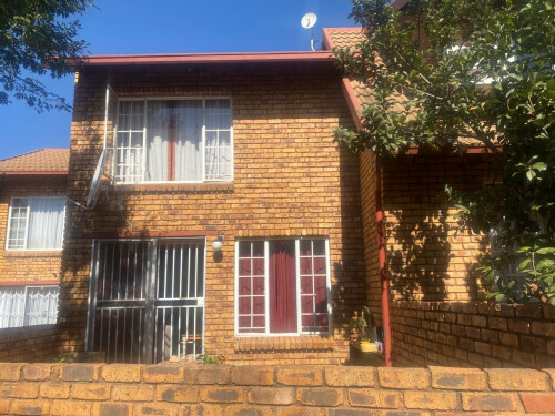 D/E: 2 Bedroom Unit In Ss Barcelona, Moreleta Park